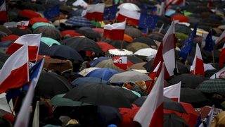 Полша дава все повече признаци за сближаване с Унгария