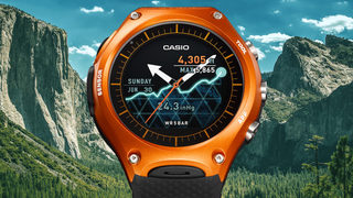 Умният часовник на Casio ще издържа до месец на батерия
