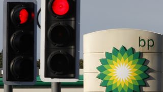 <span class="highlight">BP</span> съкращава 4 000 работни места заради спадащите цени на петрола