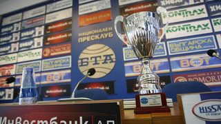 <span class="highlight">Стаменова</span> и Асенов попаднаха в топ 10 за спортист на Балканите, Джокович е №1