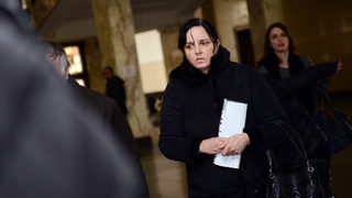 Родителите на малтретирано бебе поискаха 400 хил. лв. обезщетение от акушерката /допълнена/