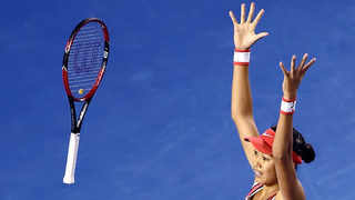 Квалификантка от Китай допълни четвъртфиналите на Australian Open