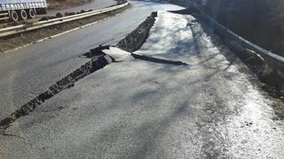 Отсечка на пътя от Монтана към Враца е затворена заради свлачище