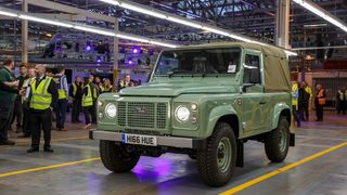 След 68 години производство "Ленд Роувър Дефендър" излезе в пенсия