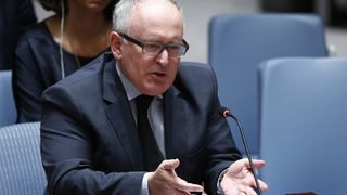 Еврокомисията затяга правилата за плащане в брой заради тероризма