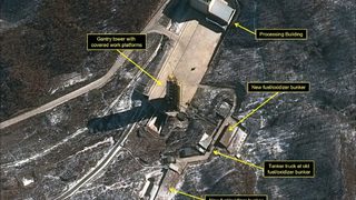 Пхенян ще изстреля до няколко часа ракета с далечен обсег