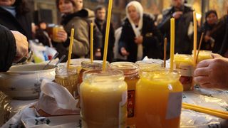 Православните почитат днес светите Валентина и Харалампий