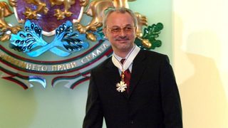 "Но стига ми тая награда..." (календар на Доган за 2016, по отличия)