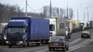 Украйна спря транзита на руски тирове след ответна мярка на Кремъл