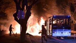 Видео: Експлозия избухна в центъра на Анкара, има жертви и ранени (обновена в 22:20)