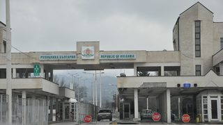 Да се отговаря на блокадата с контраблокада е простотия, обясни икономист