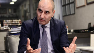 Аvе Цветанов, аvе Цацаров - безпаметните ви поздравяват