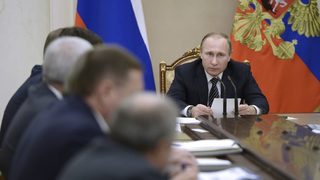 Путин съобщи, че петролните босове са готови да съкратят добива