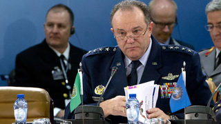 Русия използва бежанската криза като оръжие срещу Европа, смята НАТО