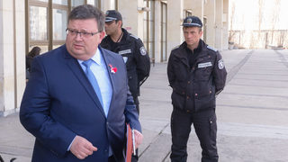 Имаме съзнание за степента на обществено недоверие към нас, увери Сотир Цацаров