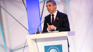 Президентът ще сезира Конституционния съд <span class="highlight">за</span> забраната <span class="highlight">за</span> къмпингуване