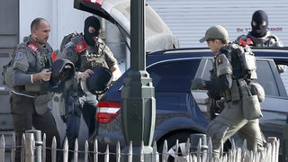 Полицията в Брюксел застреля въоръжен мъж, свързан с атентатите в Париж