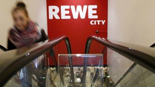 Търговският гигант <span class="highlight">Rewe</span> съди министъра на икономиката на Германия