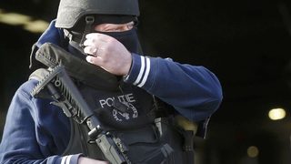 Двама братя са атентаторите от Брюксел, идентифициран е издирван съучастник