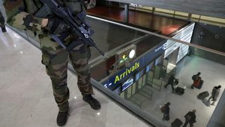 Защо терористите нападат летища, ресторанти и метростанции