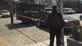 Мъж опита да подпали кола до парламента