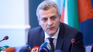 Москов обеща "зловещи санкции" за лекарите, които връщат онкопациенти заради бизнес интереси