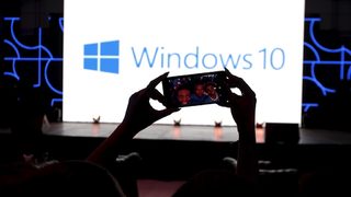 Microsoft подготвя Surface телефон за следващата година
