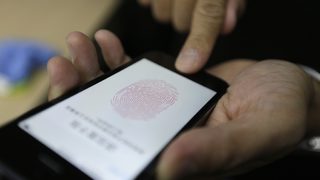 Туристите в Япония ще може да плащат с пръстов отпечатък
