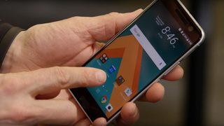 Видео: HTC представи новия си телефон