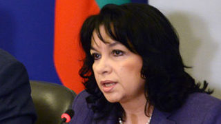 Петкова очаква до края на април НЕК и американските централи да се разплатят