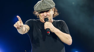 Брайън Джонсън от AC/DC ще записва в студио и се надява да излезе пак на концерт