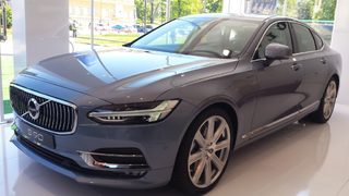 Шведски хол на колела замени мавзолея на площад "Батенберг"