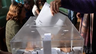 Парламентът ограничи местата за гласуване на българите в чужбина (допълнена)