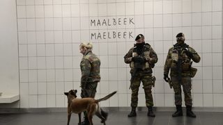 Фотогалерия: Брюкселската метростанция "<span class="highlight">Малбек</span>" работи за пръв път след атентатите