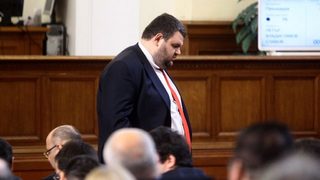 Пеевски е продал на свързана фирма дела си в пловдивската фабрика "Юрий Гагарин"