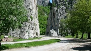 Пътят до "Леденика" става републикански