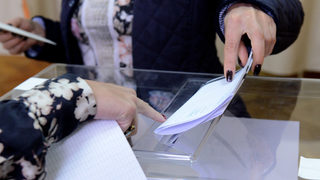 Парламентът разшири с малко местата за гласуване в чужбина
