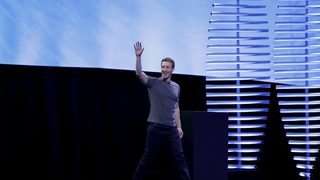 Facebook налага вътрешна цензура на публикациите, твърдят бивши служители