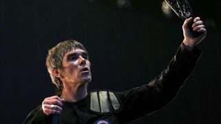 Stone Roses издадоха първи сингъл от 21 години, <span class="highlight">The</span> <span class="highlight">Cure</span> представиха две нови песни
