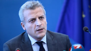 Фондът не е осигурил пълна грижа <span class="highlight">за</span> някои <span class="highlight">деца</span> заради неправомерни разходи, твърди здравното министерство