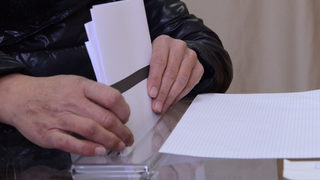 Българи в чужбина настояват да се върне режимът от кодекса "Манолова" за вота зад граница