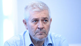 Временно се спира движението на бежанци извън центъра в Харманли