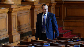 Депутати предлагат парламентът да извика Цацаров за разследването по КТБ