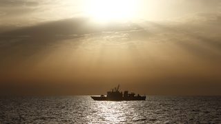 Спасителните мисии в Средиземно море окуражават мигрантите, заяви бреговата охрана на Либия