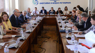 Регулаторът решава какви ще са цените на тока и парното от 1 юли