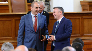 Цветанов обяснил на <span class="highlight">Бъчварова</span>, че орязаният социален пакет за МВР няма да мине