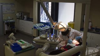 Учени разработват <span class="highlight">пломби</span>, които могат да възстановяват зъбите