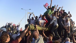 Като през 70-те години, или защо не успя превратът