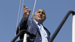 Бойко Борисов се зае и с проблема с мъртвите <span class="highlight">делфини</span>