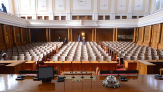 Парламентът ще заседава извънредно заради закона за съдебната власт